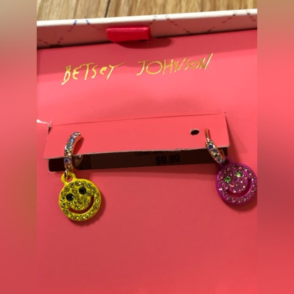 Betsey Johnson rhinestone yellow purple mismatched emoji smiley face earrings